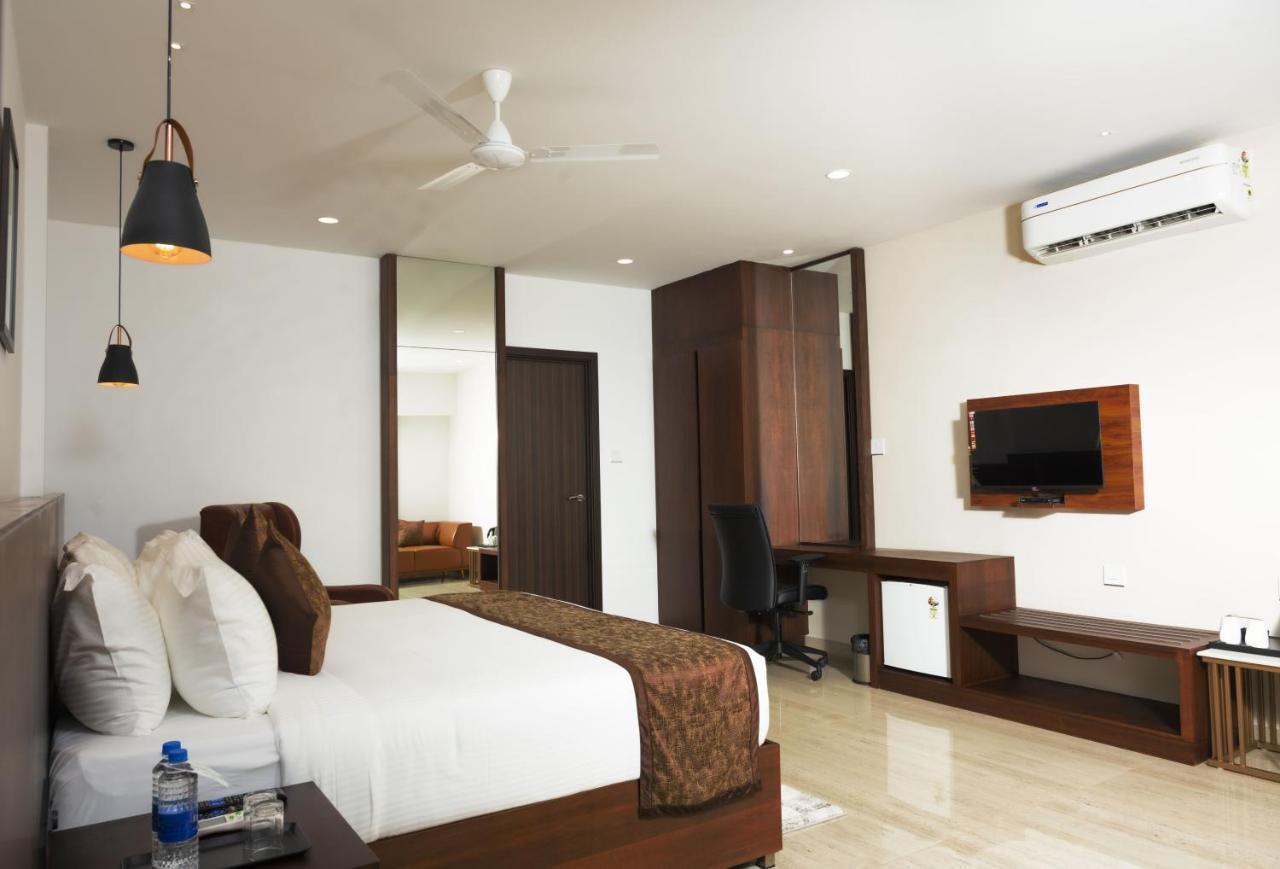 The Runway Hotel Kochi Екстериор снимка
