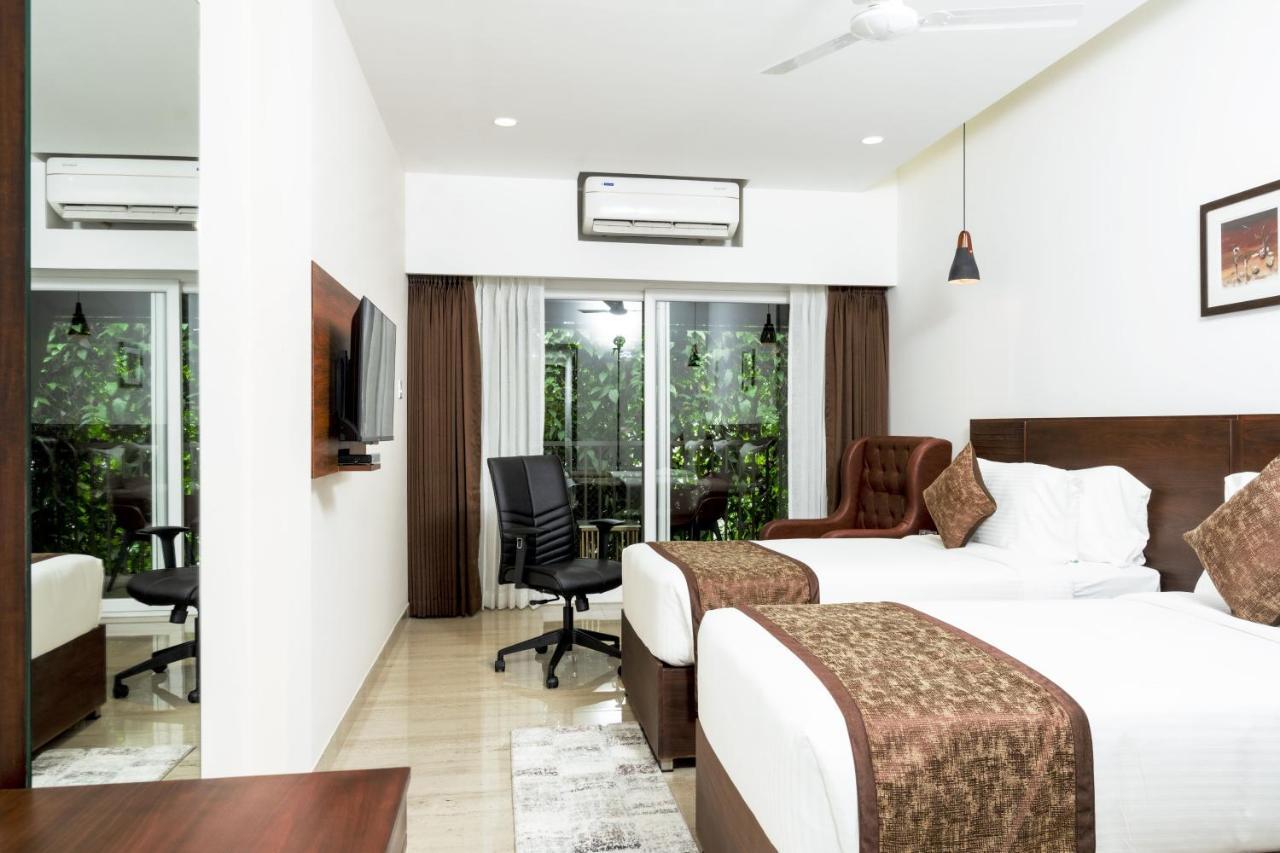 The Runway Hotel Kochi Екстериор снимка