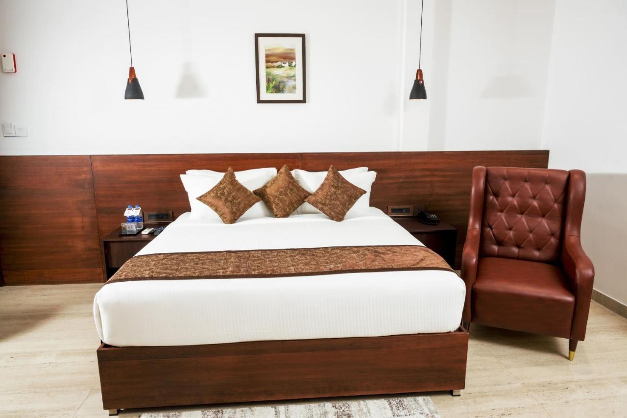 The Runway Hotel Kochi Екстериор снимка