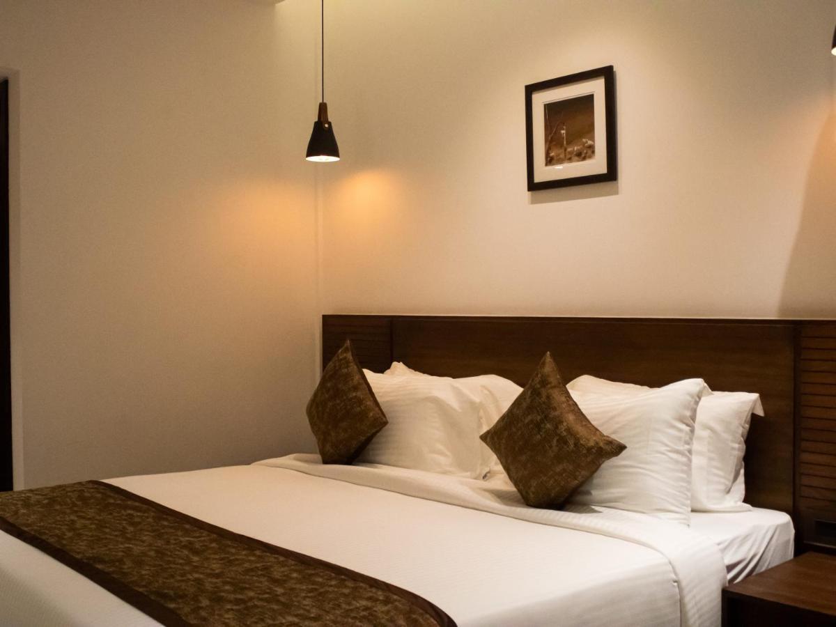 The Runway Hotel Kochi Екстериор снимка
