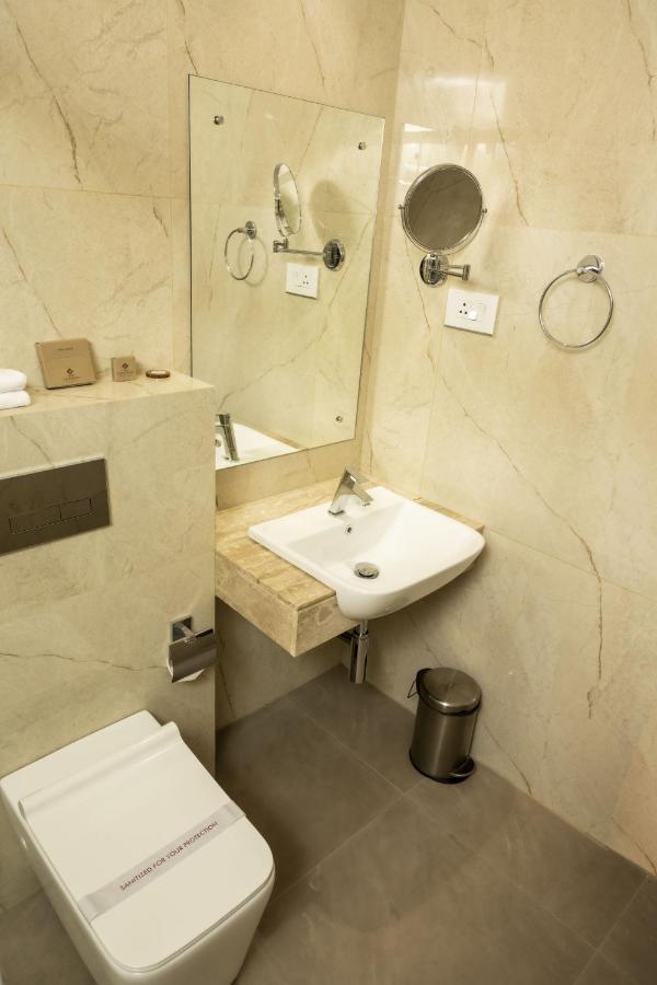 The Runway Hotel Kochi Екстериор снимка