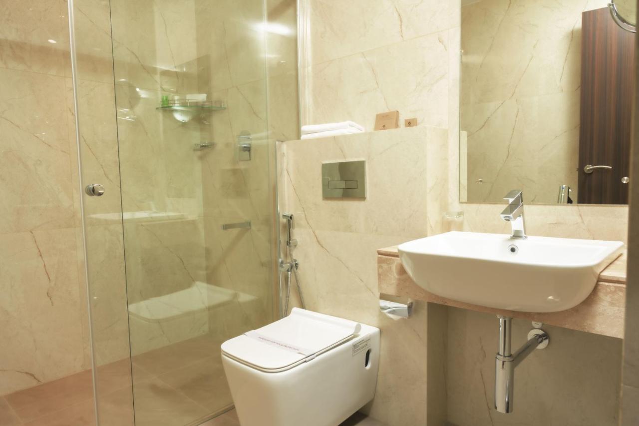 The Runway Hotel Kochi Екстериор снимка