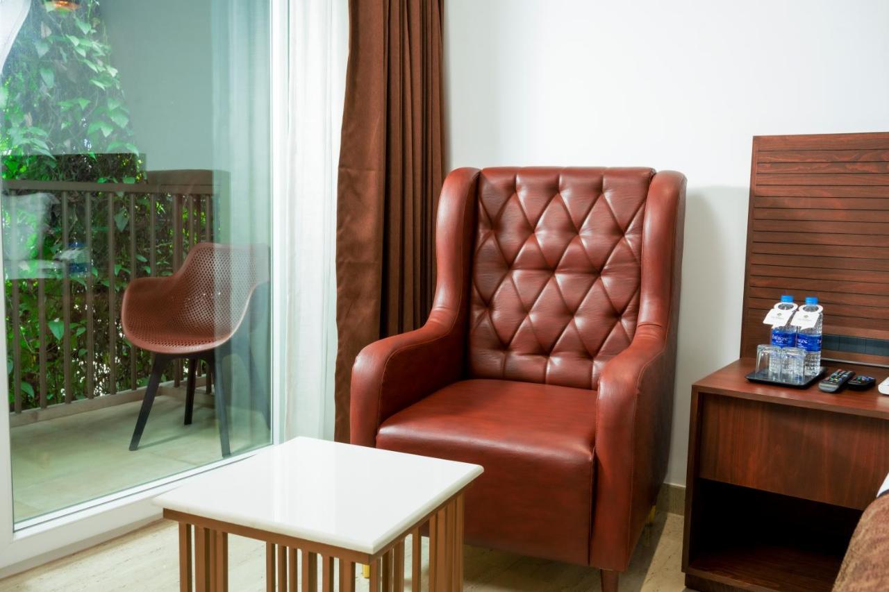 The Runway Hotel Kochi Екстериор снимка