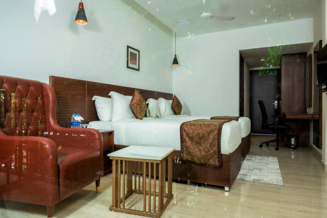 The Runway Hotel Kochi Екстериор снимка