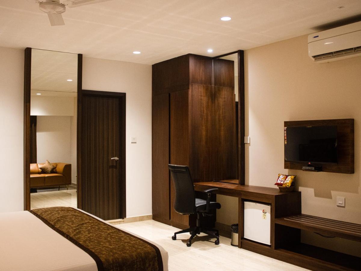 The Runway Hotel Kochi Екстериор снимка